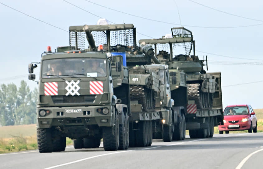 Военная техника на трассе между Курском и Суджей